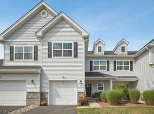 15 Pansy Ct, Franklin Twp., NJ 08873