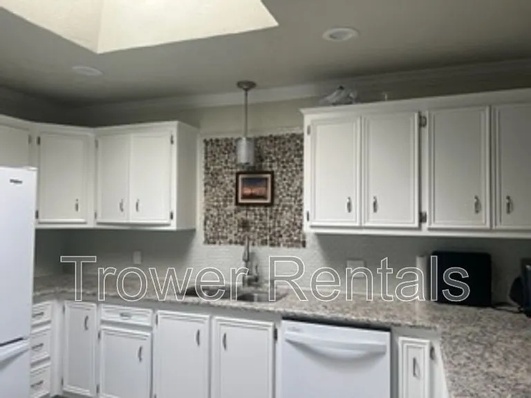 4011 E Everglade Ave — Photo 13