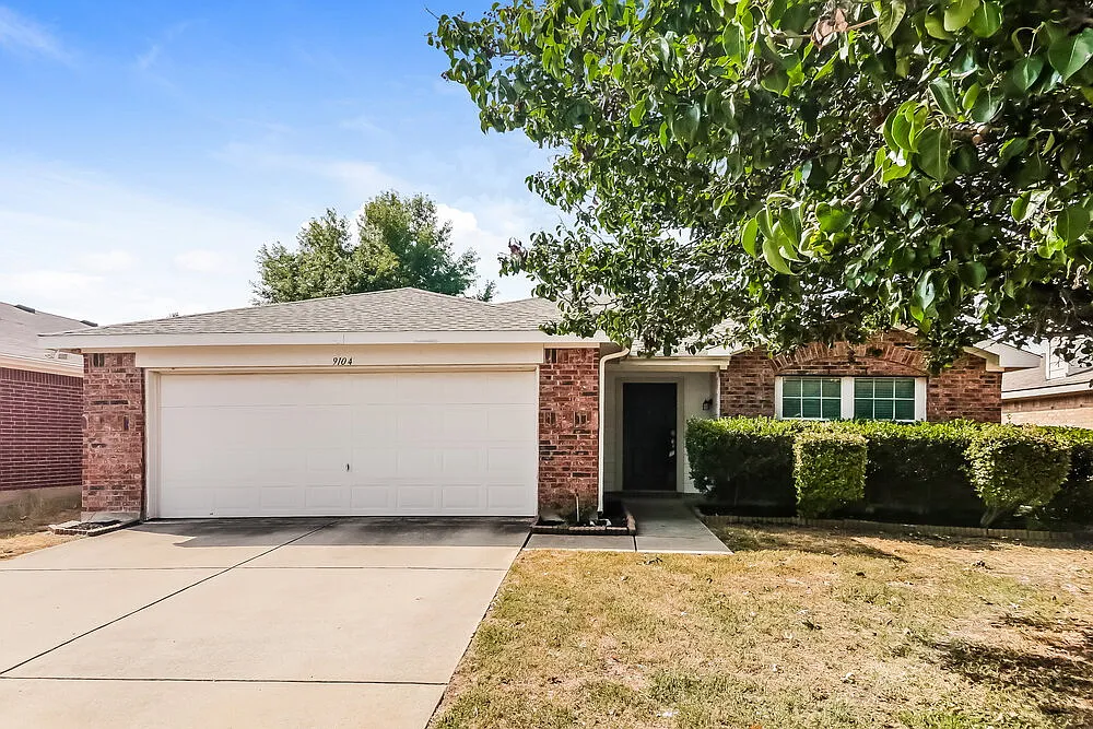 3 bed, 2.0 bath, 1802 sqft, $1,970 — Photo 1