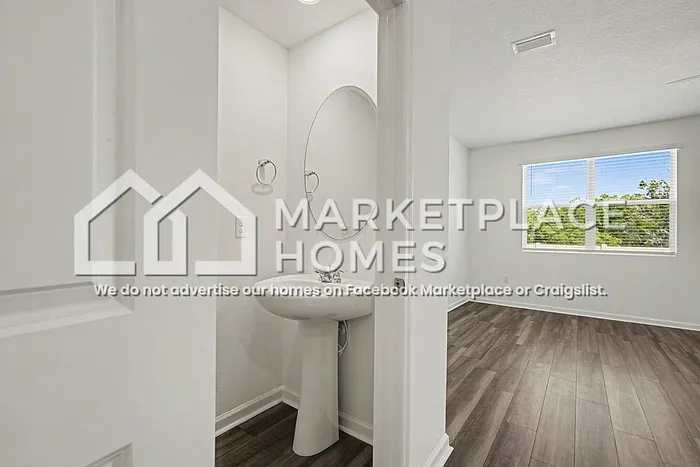 12022 Sylvia St — Photo 11