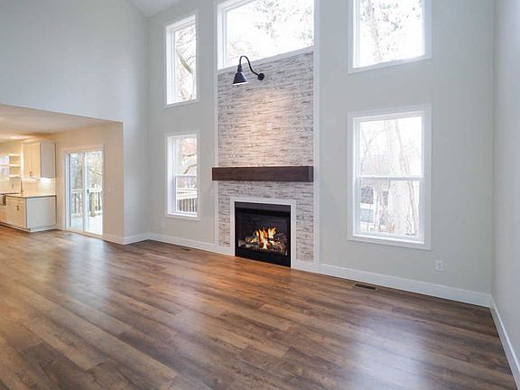 5th image of 1252 Chaucer Ave