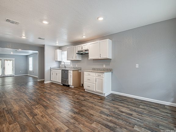 5th image of 102 ELMO AVE