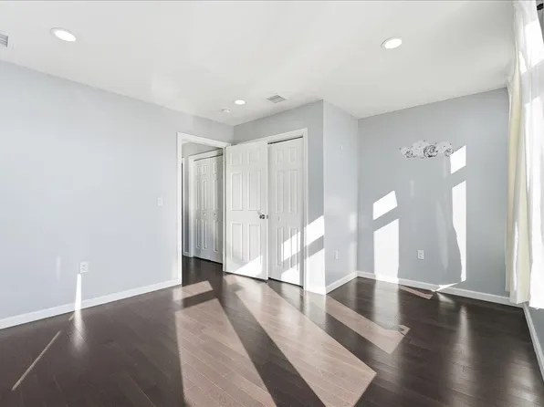 225 Freeman Avenue image 21 of 24