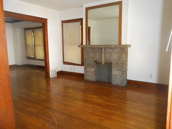 2nd image of 121 N Monroe Ave