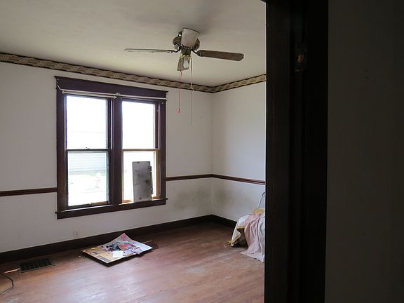 5th image of 5731 Stewart St