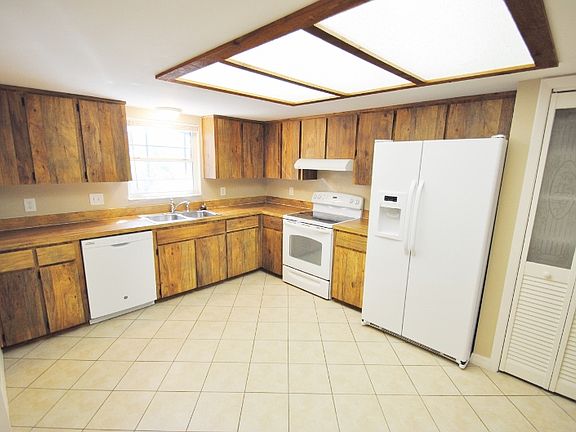 2nd image of 305 Sandpiper Dr