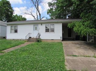 615 W Chestnut St, Houston, MO 65483