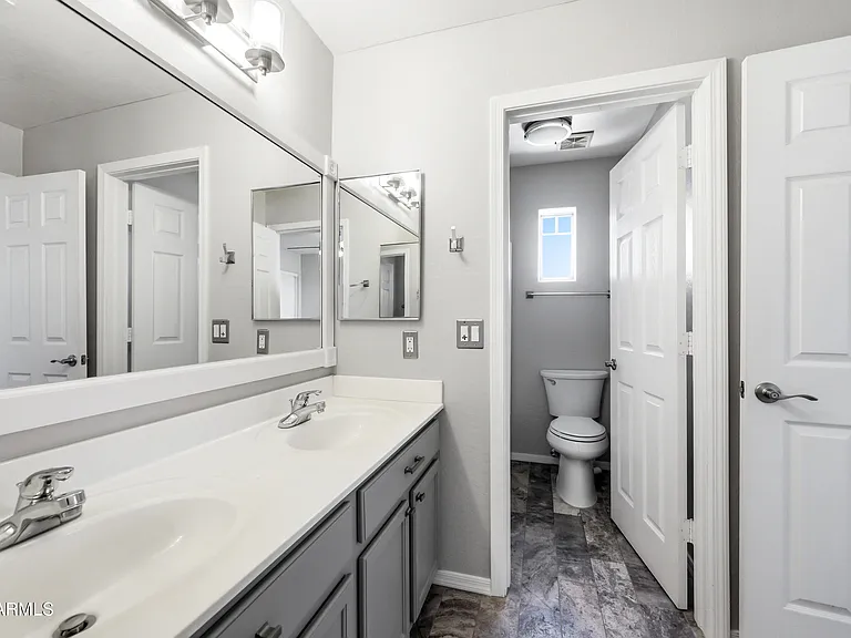 3289 E Waterman St — Photo 29