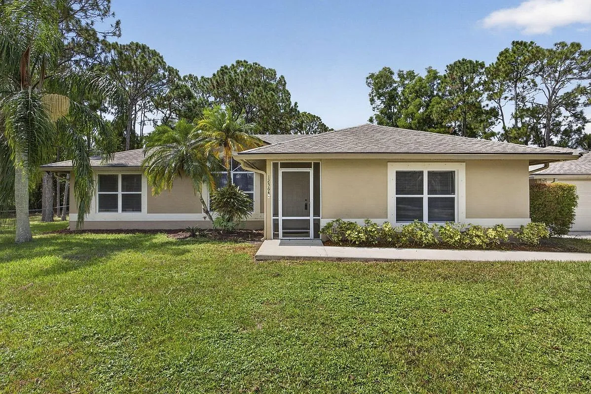 3 bed, 2.0 bath, 1900 sqft, $3,800 — Photo 1