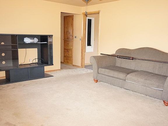 4th image of 615 N Gaines Ave