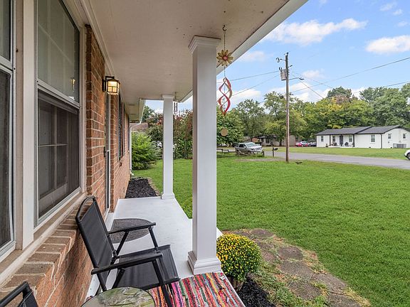 4th image of 105 Pleasant Dr