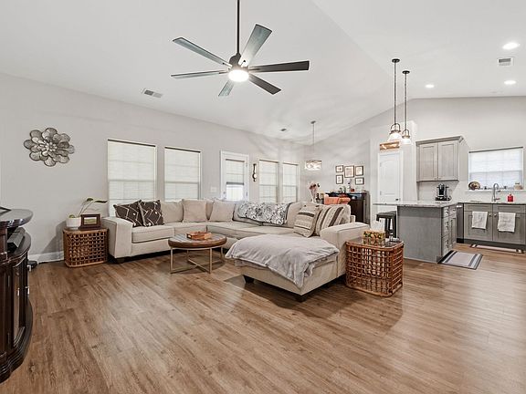 2nd image of 359 Dunbarton Ln.