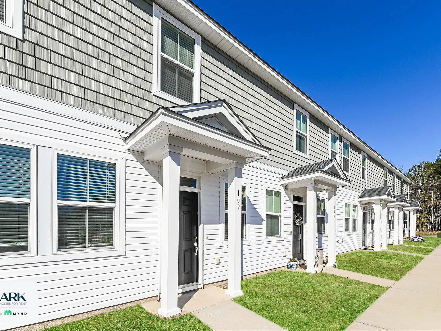 3 bed, 2.5 bath, 1315 sqft, $1,799 — Photo 3