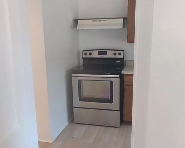 214 E 11th St #1 — Photo 9