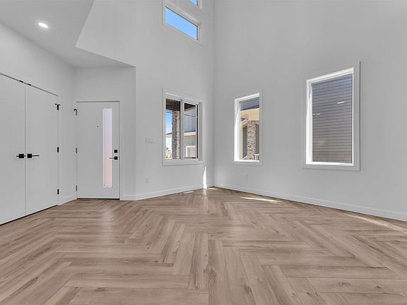 3rd image of 121 Lilac Close