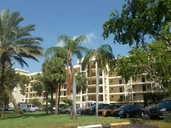 2751 N Palm Aire Dr, Pompano Beach, FL 33069