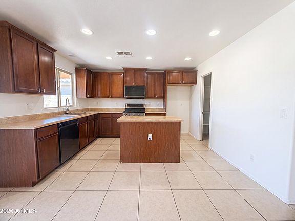 2nd image of 1043 E DANIELLA Drive