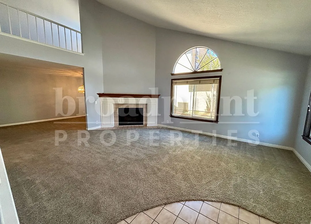 3 bed, 2220 sqft, $3,895 — Photo 3
