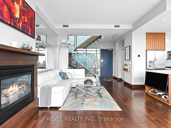 5th image of 281 Mutual St #Penthouse 2
