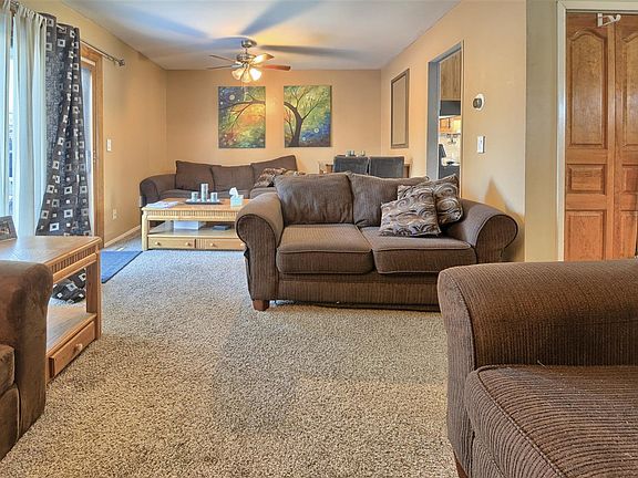 3rd image of 1401 Wexford Dr