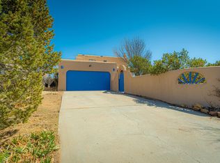2939 Viaje Pavo Real, Santa Fe, NM 87505