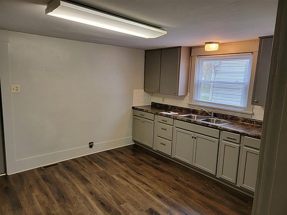 3rd image of 1008 W Hickory St