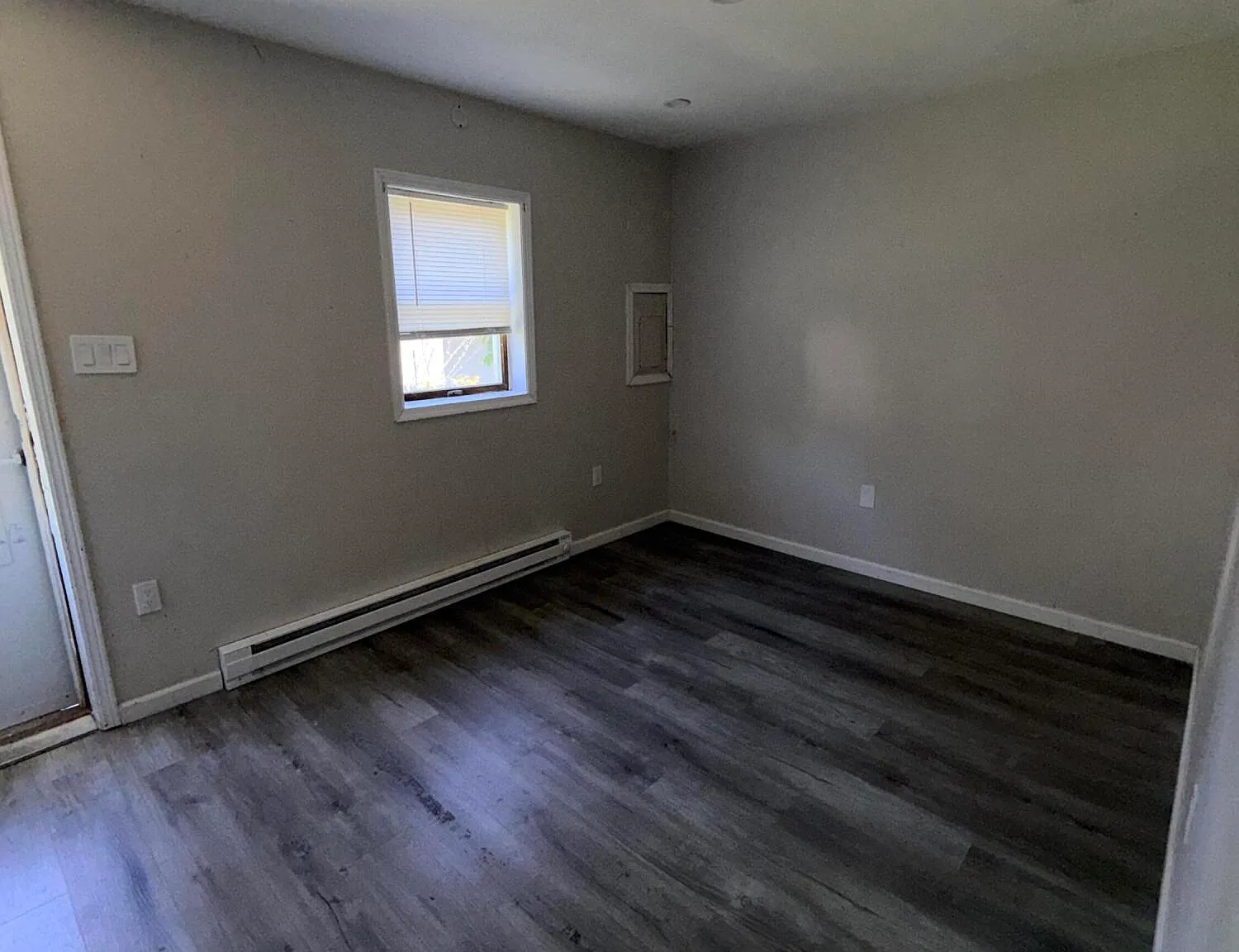 1 bed, 1.0 bath, 350 sqft, $990 — Photo 2