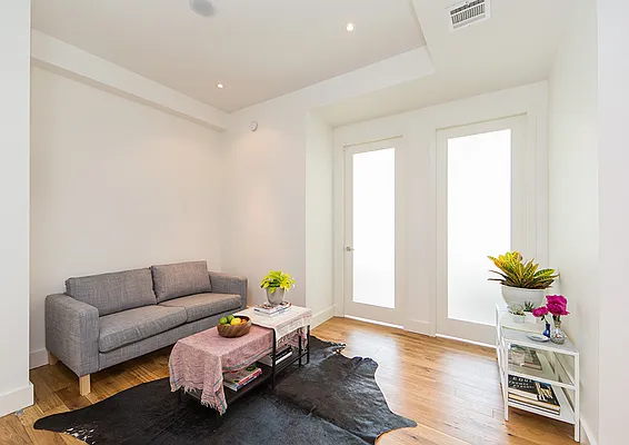 Rented by EXR | media 82