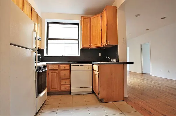 Rented by Metropolitan Property Group | media 18