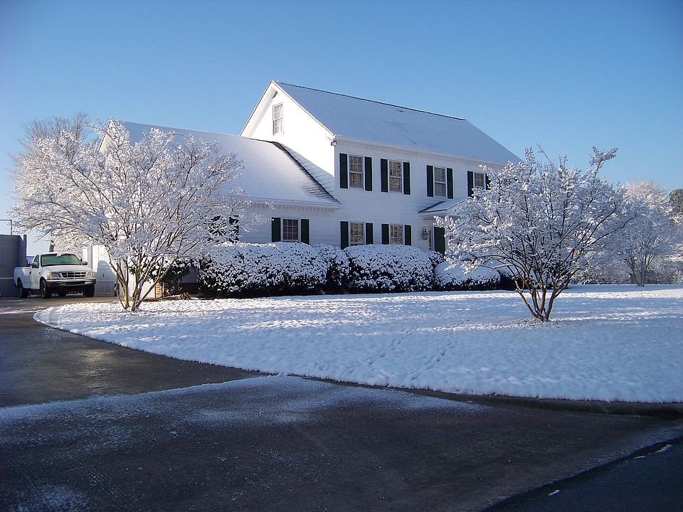 2nd image of 31 Amberwood Trl NW
