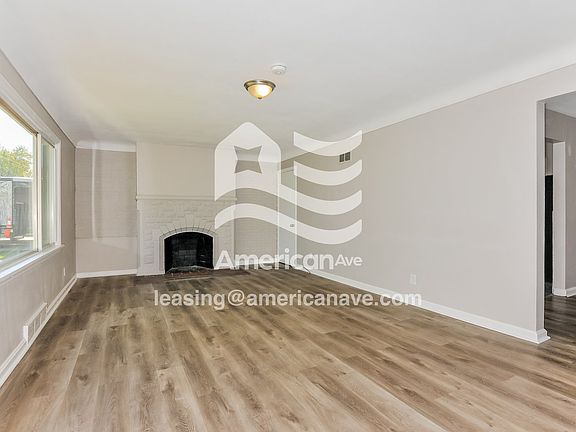 470349_003_wm_-_living_room_13252264.jpg