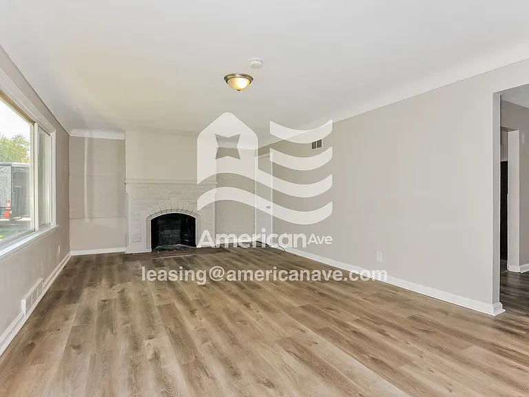 470349_003_wm_-_living_room_13252264.jpg