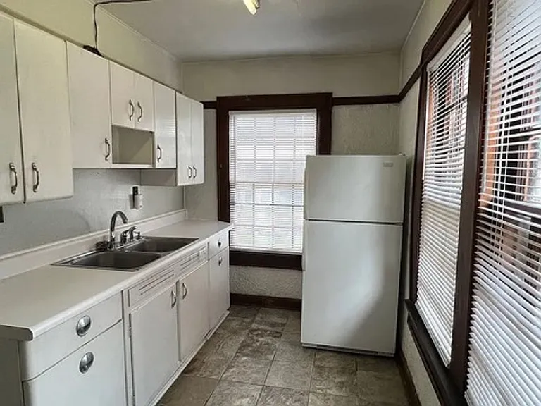 1503 S Walnut St — Photo 6