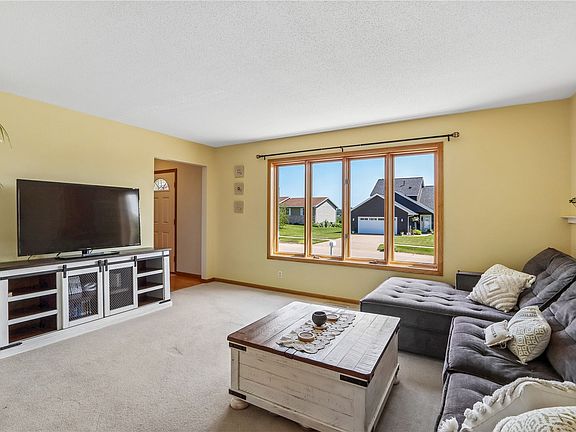 5th image of 2816 Lancelot Ln NW
