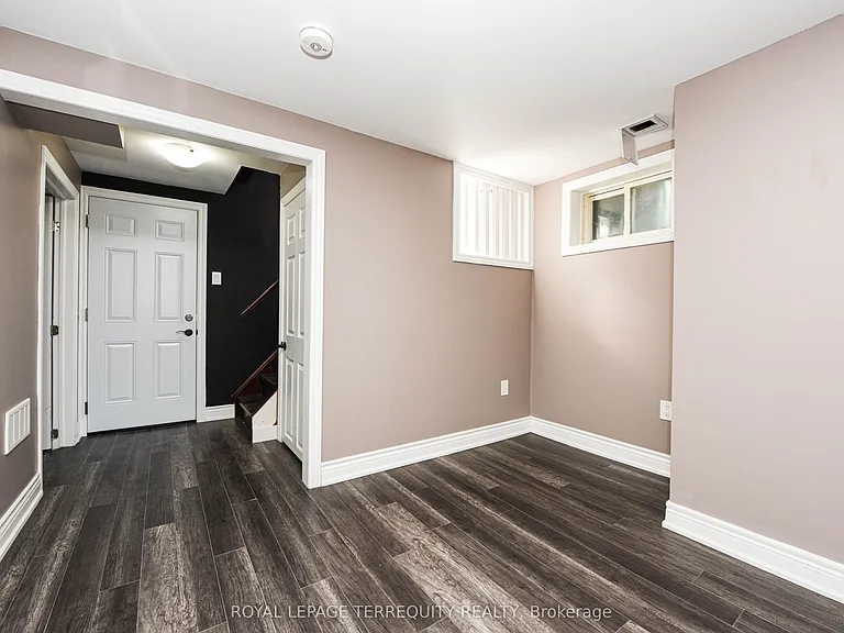 48 Montjoy Cres — Photo 26