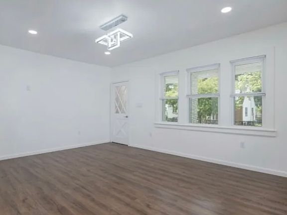 2nd image of 40 Warman St Floor 1