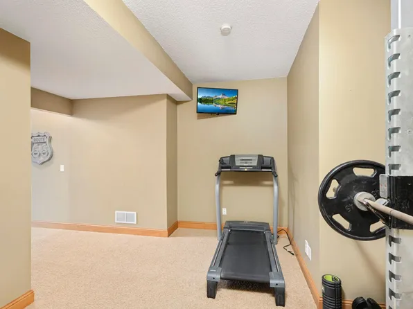 15301 Timber Ridge Dr, Burnsville, MN 55306