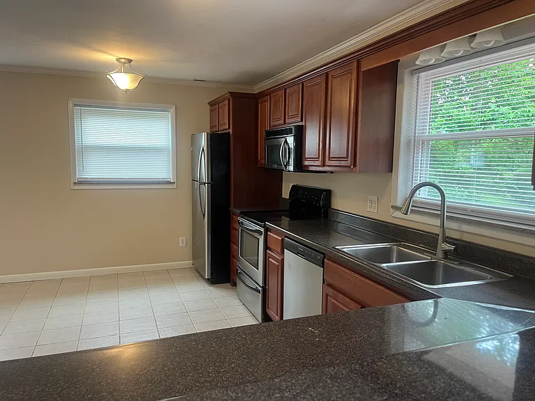 1714 Brentwood Dr — Photo 8