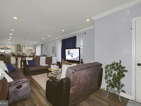 4th image of 2122 Horner Ave