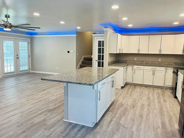 147 N Lake Dr — Photo 10