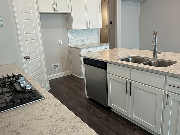 GAS RANGE AND FULL KITCHEN ISLAND