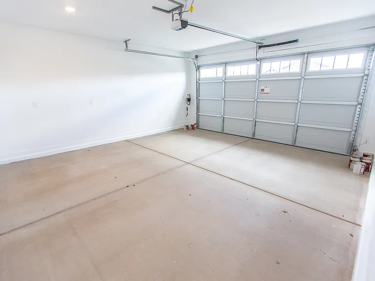 2243 E Ridgewood Ln — Photo 21