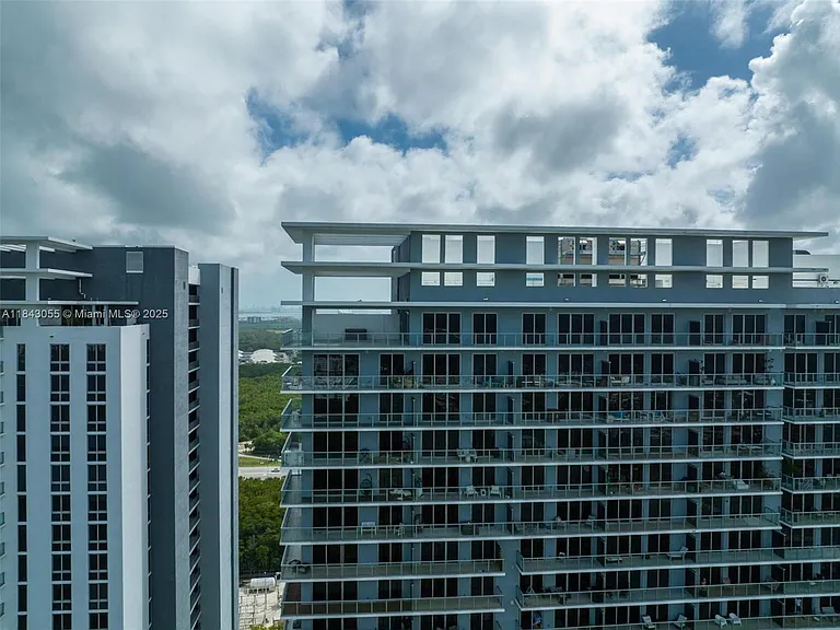 16385 Biscayne Blvd #4 — Photo 5