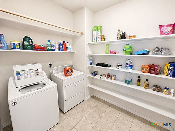 5th image of 934 Hobby Rd