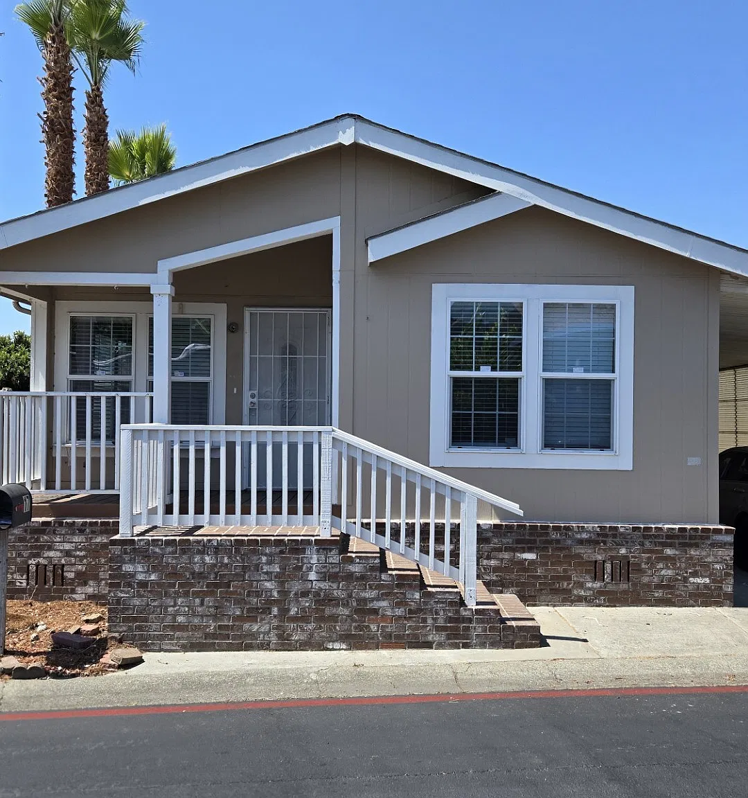 3 bed, 1296 sqft, $2,695 — Photo 1