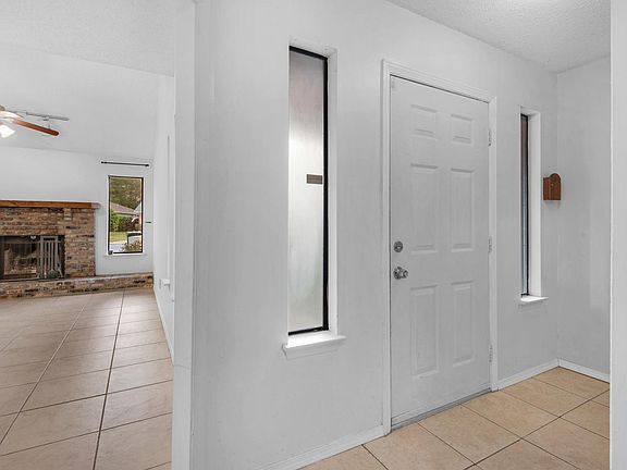 2nd image of 2963 Meredith Dr