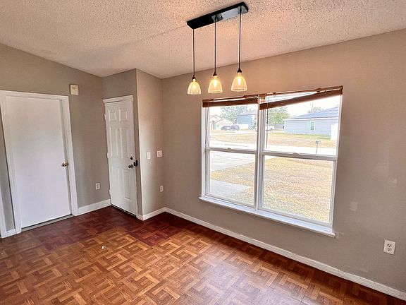 5th image of 1937 Manatee Ct