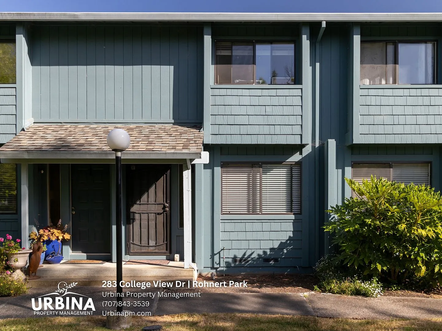 Two Bedroom Townhouse with Private Patio and Community Pool — Photo 1