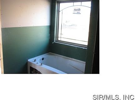 5th image of 128 Meridian Oaks Dr