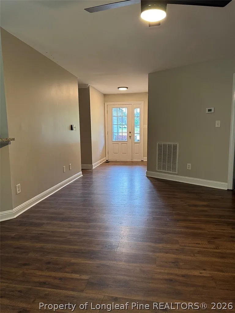 3 bed, 2.0 bath, 2571 sqft, $1,900 — Photo 4